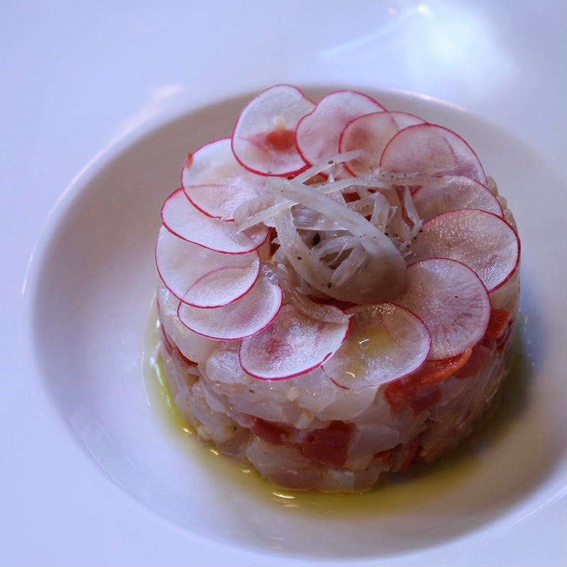 TARTARE DE DAURADE ROYALE__ Pickles de Fenouil & Piquillos