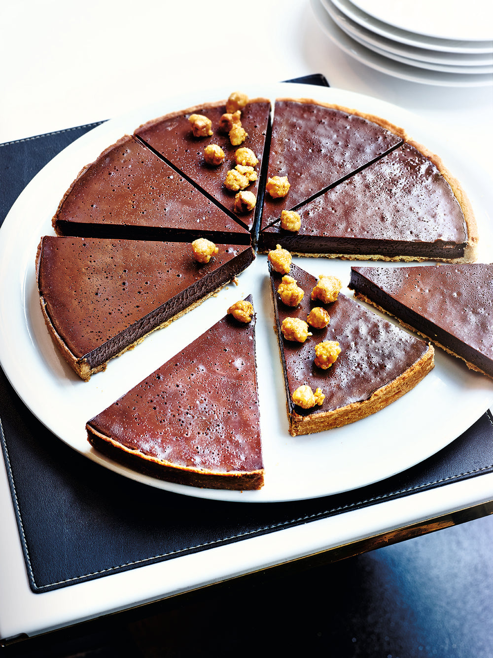 Tarte au chocolat grand cru aux noisettes caramélisées - Gateau entier